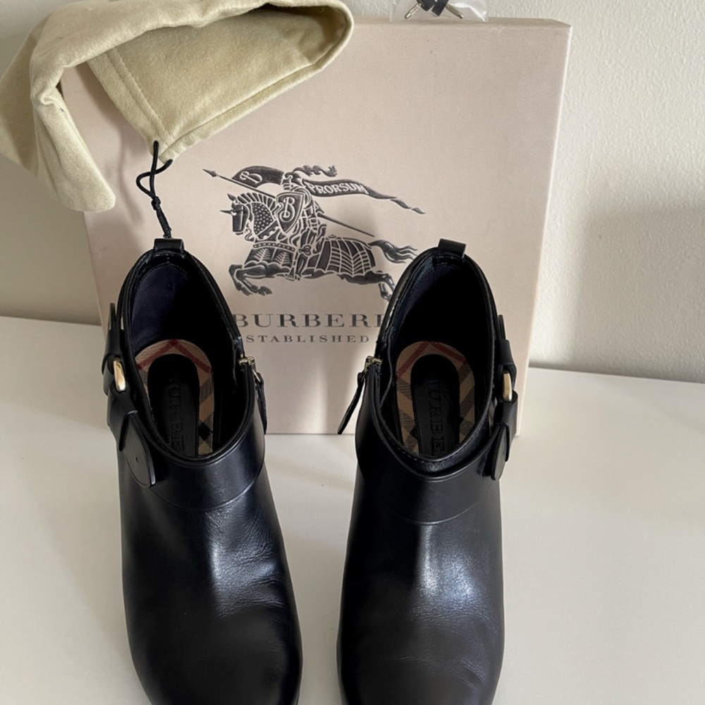 Burberry Black Leather Heeled Ankle Boots - Picture 4 of 7